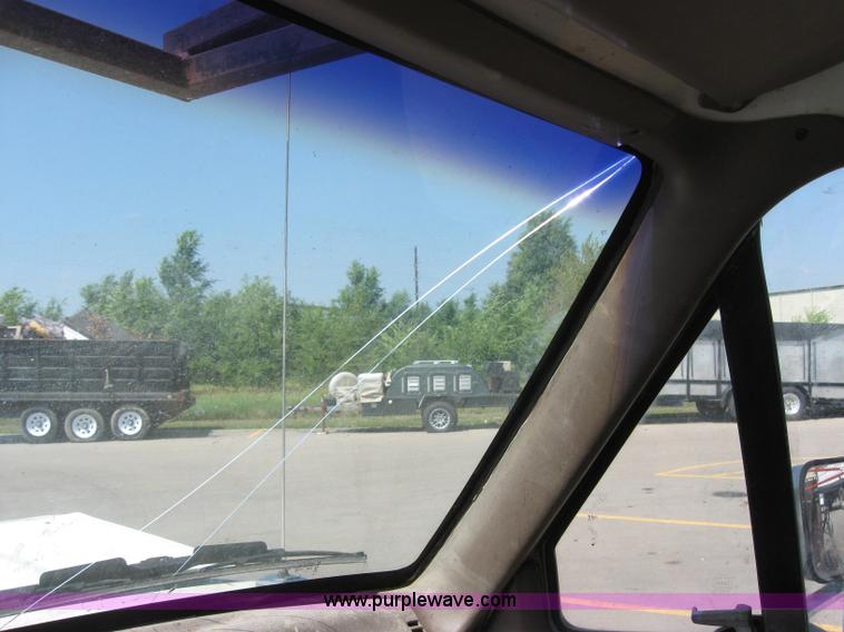 image for item 2536 1992 Ford F450 Super Duty truck