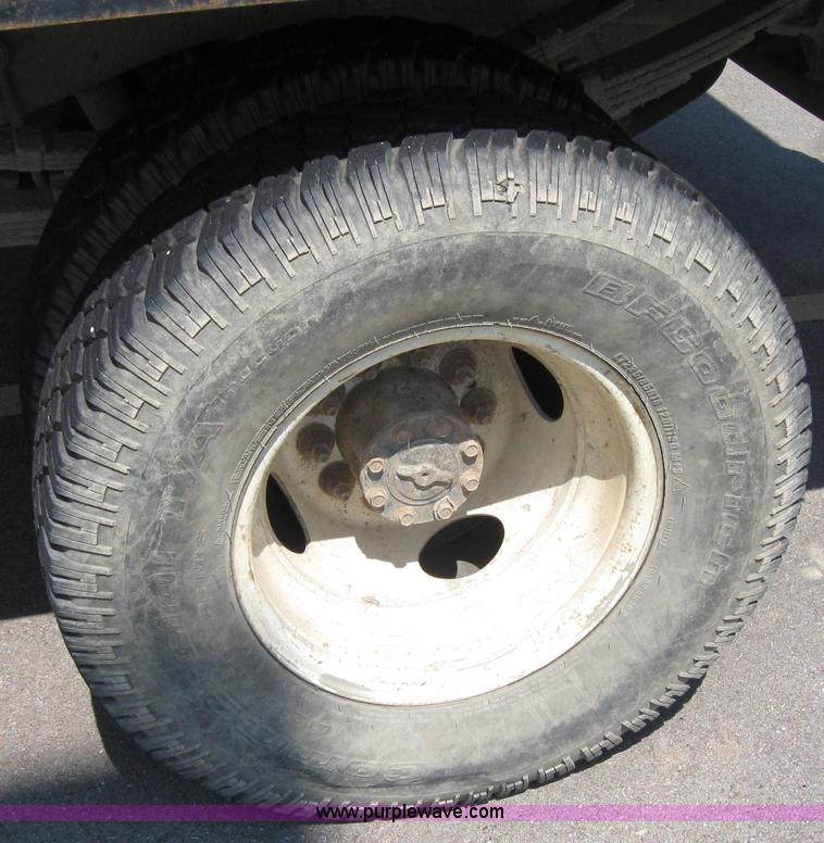 image for item 2536 1992 Ford F450 Super Duty truck