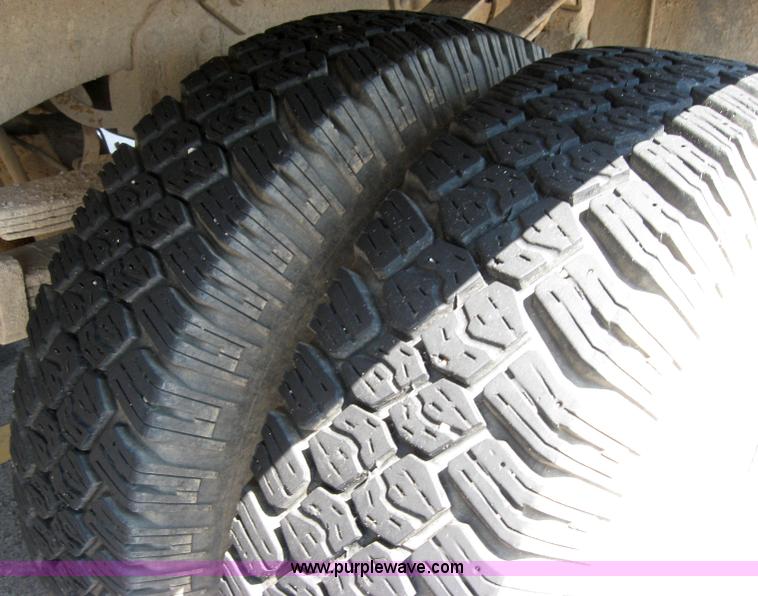 image for item 2536 1992 Ford F450 Super Duty truck