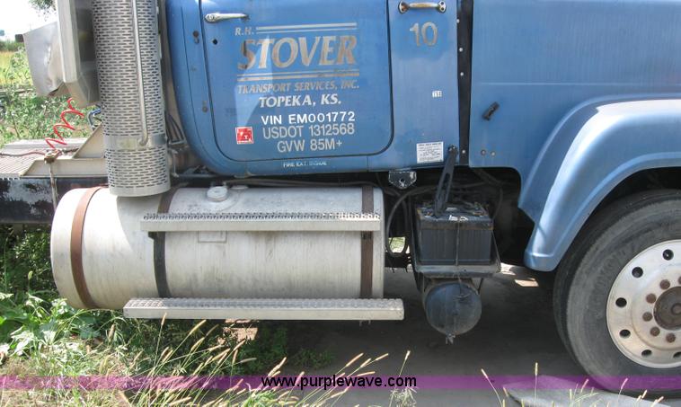 image for item 2727 1984 Mack RWS788ST semi truck