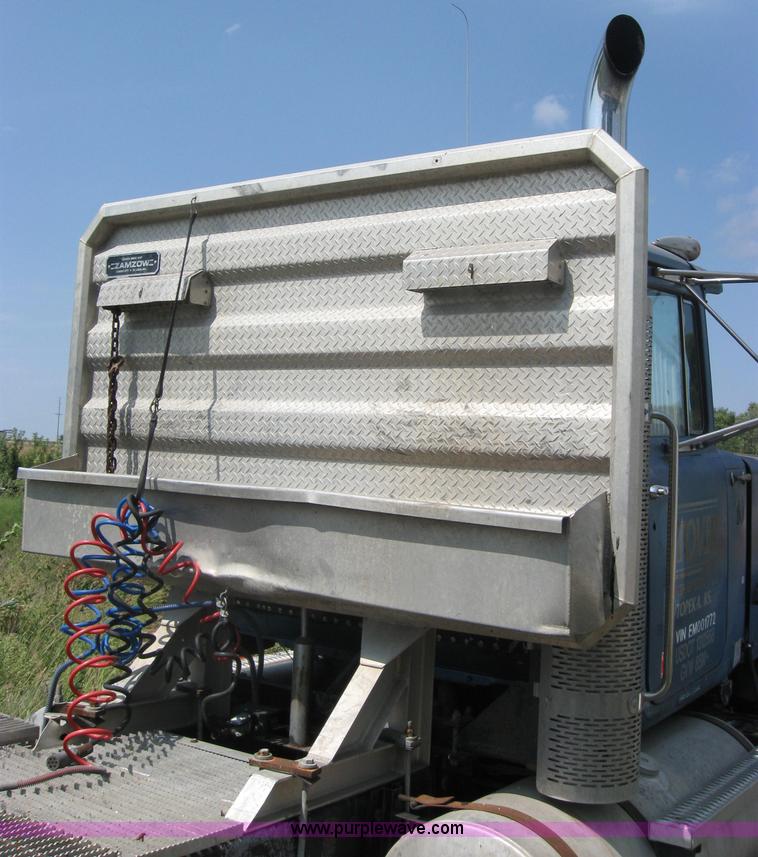 image for item 2727 1984 Mack RWS788ST semi truck