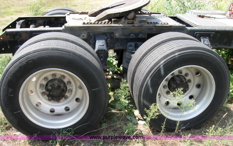 image for item 2727 1984 Mack RWS788ST semi truck