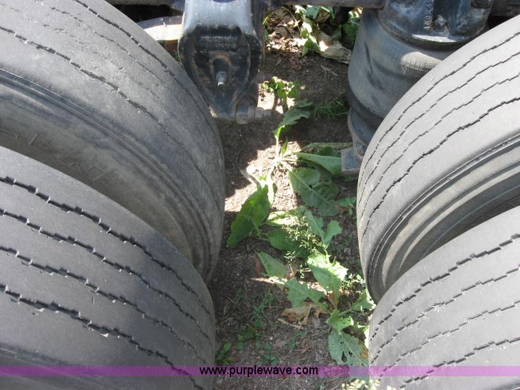 image for item 2727 1984 Mack RWS788ST semi truck