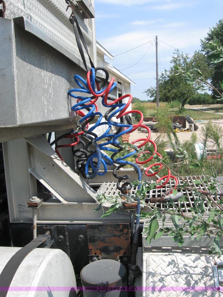 image for item 2727 1984 Mack RWS788ST semi truck