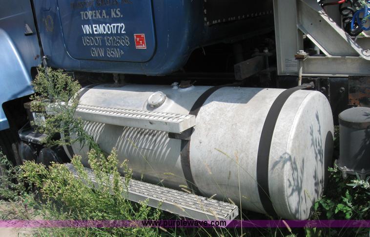 image for item 2727 1984 Mack RWS788ST semi truck