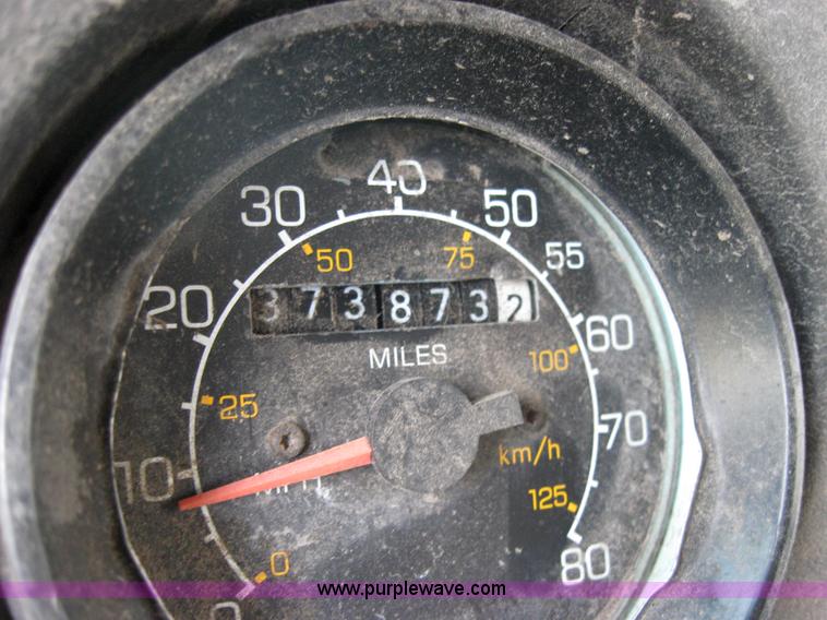 image for item 2727 1984 Mack RWS788ST semi truck