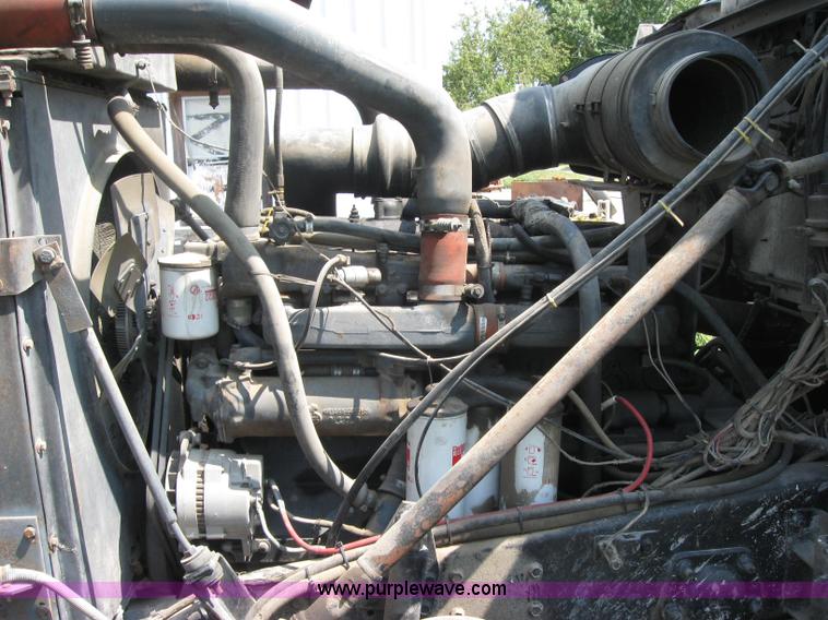 image for item 2727 1984 Mack RWS788ST semi truck