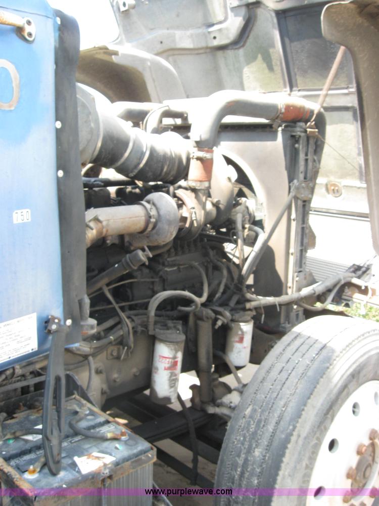 image for item 2727 1984 Mack RWS788ST semi truck