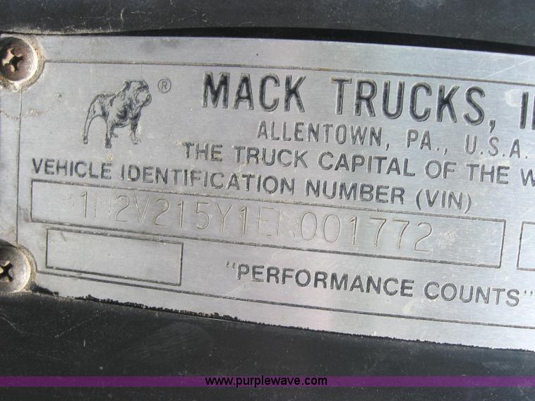image for item 2727 1984 Mack RWS788ST semi truck