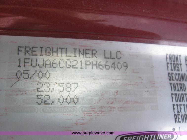 image for item 2729 2001 Freightliner Columbia 120 semi truck