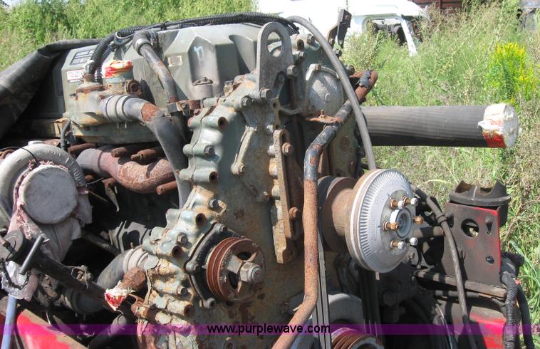 image for item 2732 Semi-truck chassis with engine