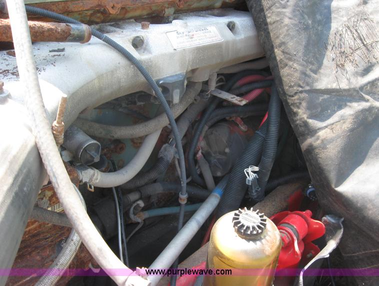 image for item 2732 Semi-truck chassis with engine