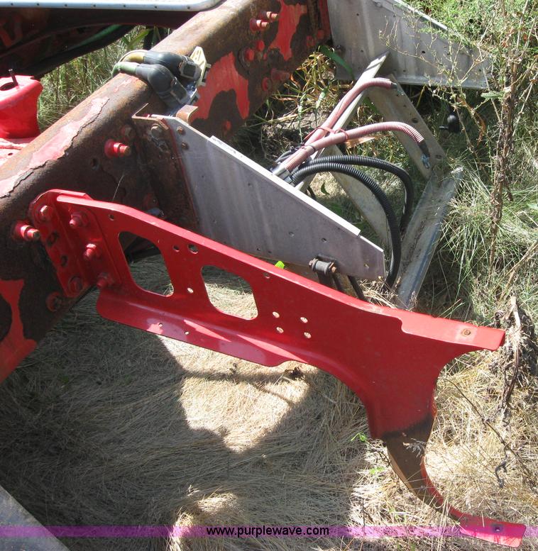 image for item 2732 Semi-truck chassis with engine