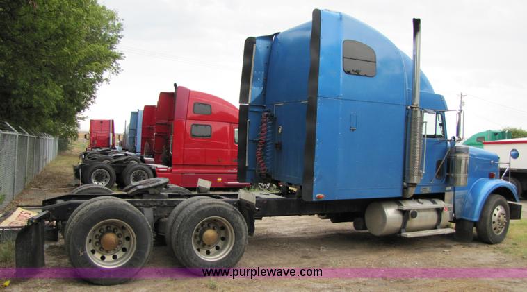 image for item 3090 2003 Freightliner Conventional FLD132 XL Classic semi truck