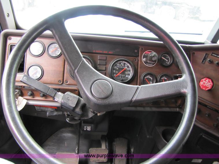 image for item 3090 2003 Freightliner Conventional FLD132 XL Classic semi truck