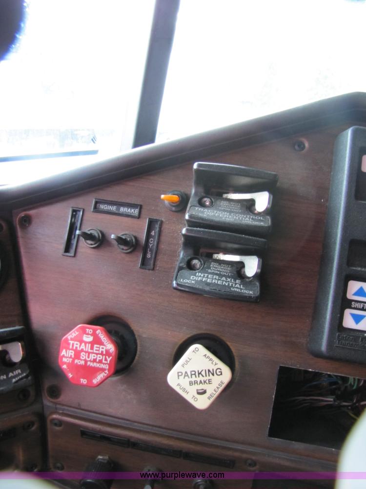 image for item 3090 2003 Freightliner Conventional FLD132 XL Classic semi truck