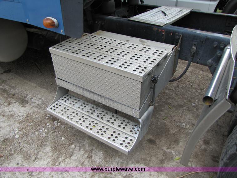 image for item 3090 2003 Freightliner Conventional FLD132 XL Classic semi truck