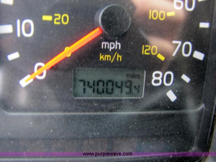 image for item 3091 2003 Volvo VNL 770 semi truck