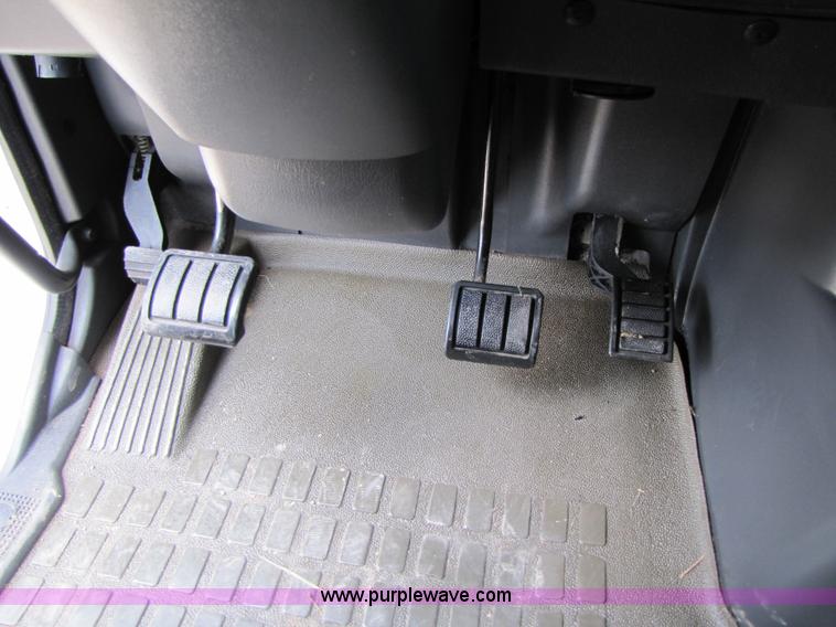 image for item 3091 2003 Volvo VNL 770 semi truck