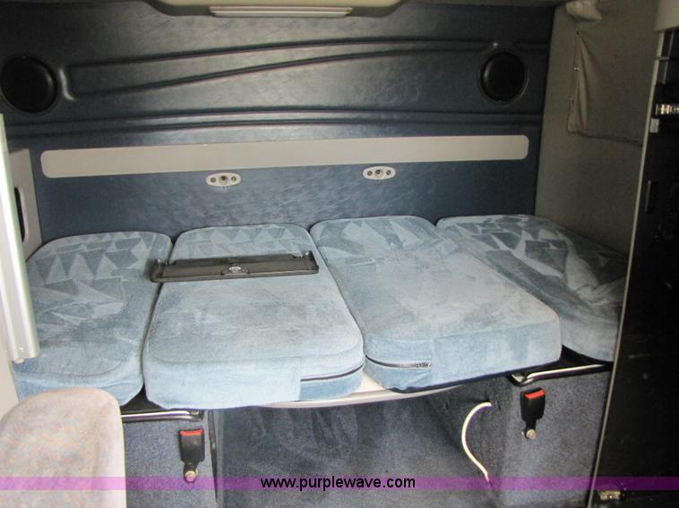 image for item 3091 2003 Volvo VNL 770 semi truck