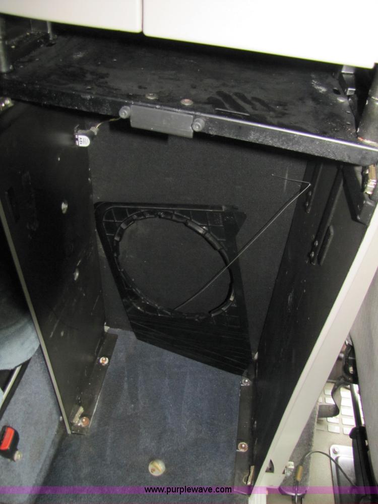 image for item 3091 2003 Volvo VNL 770 semi truck