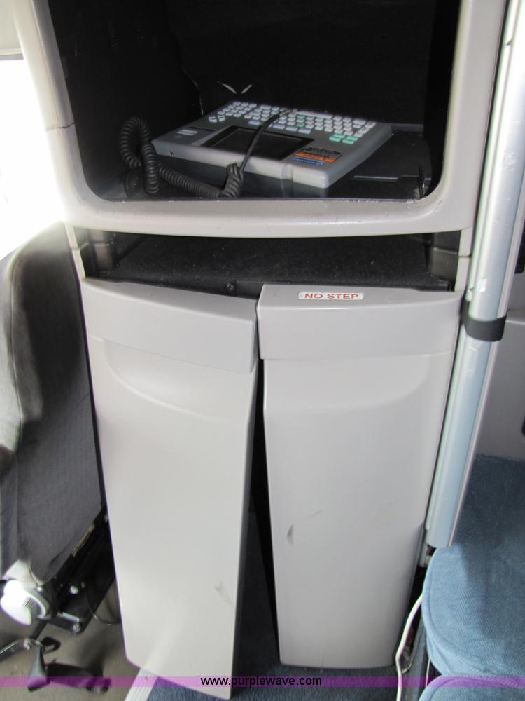 image for item 3091 2003 Volvo VNL 770 semi truck