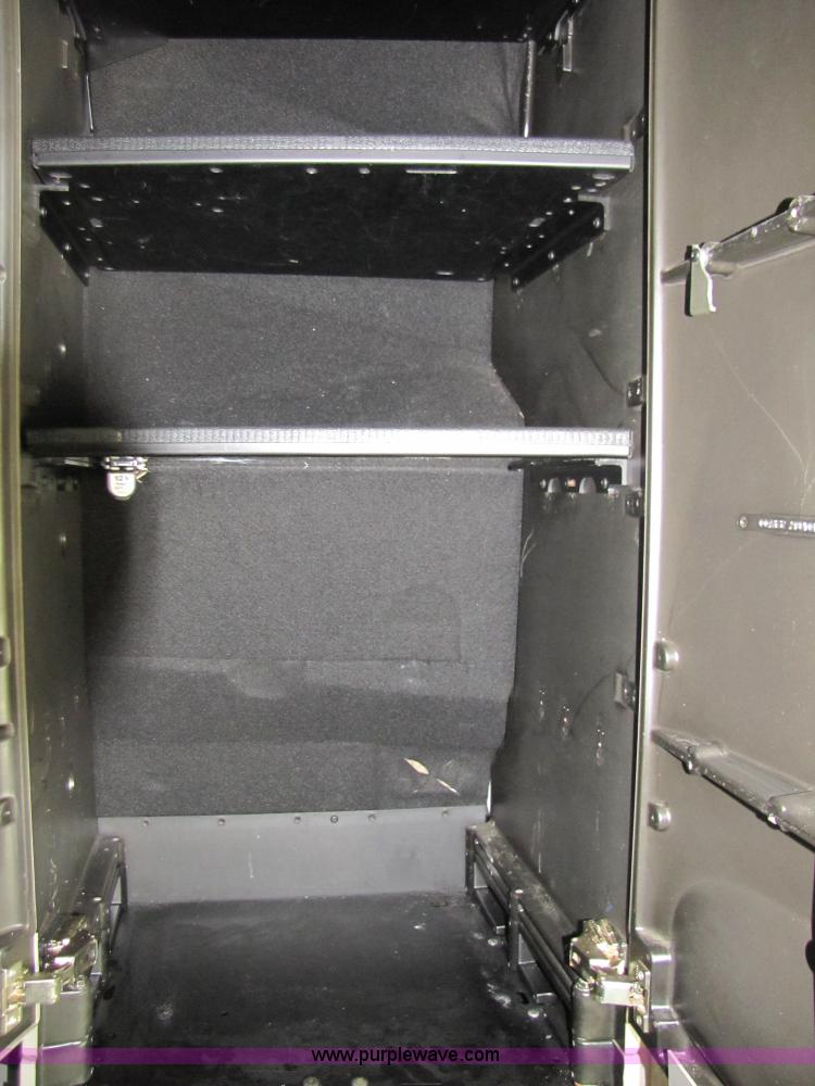 image for item 3091 2003 Volvo VNL 770 semi truck