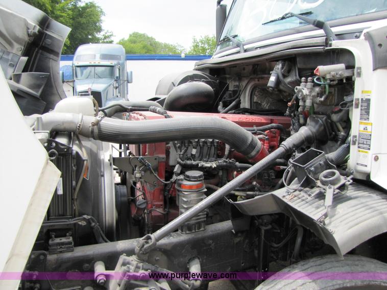 image for item 3091 2003 Volvo VNL 770 semi truck