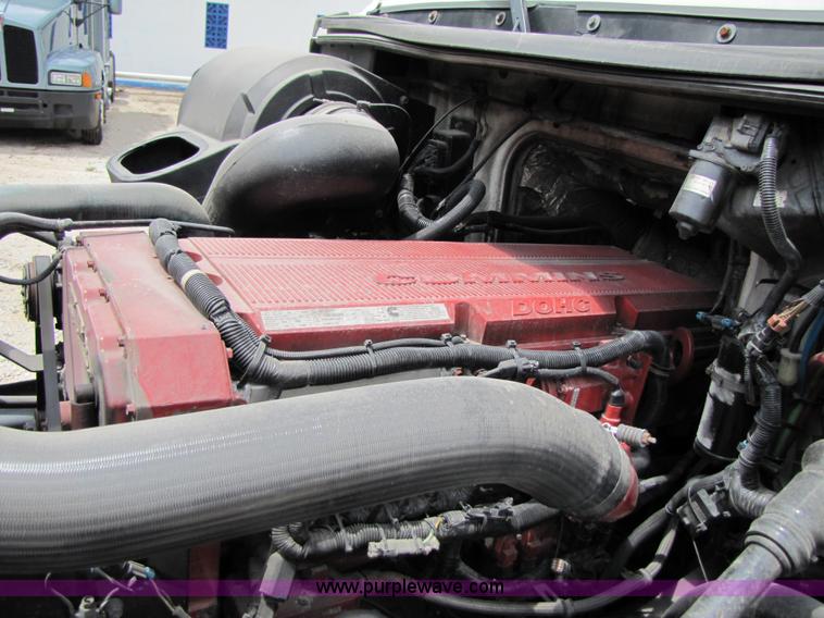 image for item 3091 2003 Volvo VNL 770 semi truck