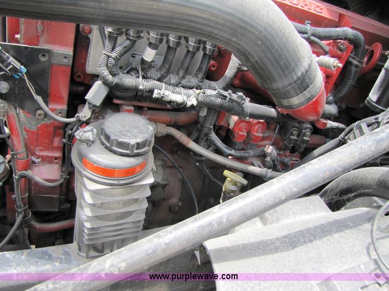 image for item 3091 2003 Volvo VNL 770 semi truck