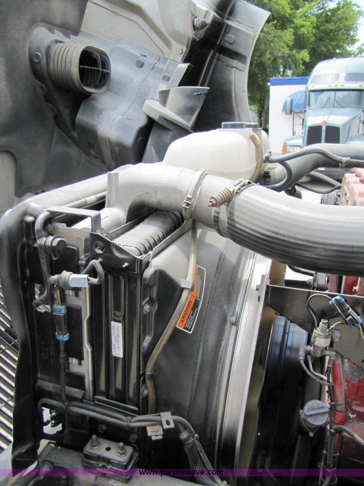 image for item 3091 2003 Volvo VNL 770 semi truck