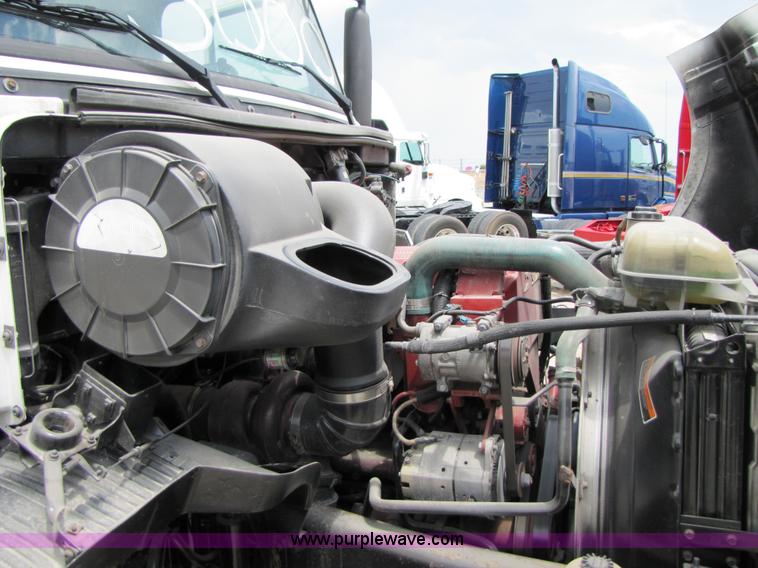 image for item 3091 2003 Volvo VNL 770 semi truck