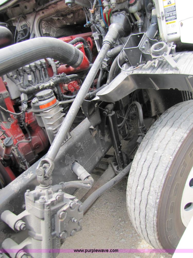 image for item 3091 2003 Volvo VNL 770 semi truck