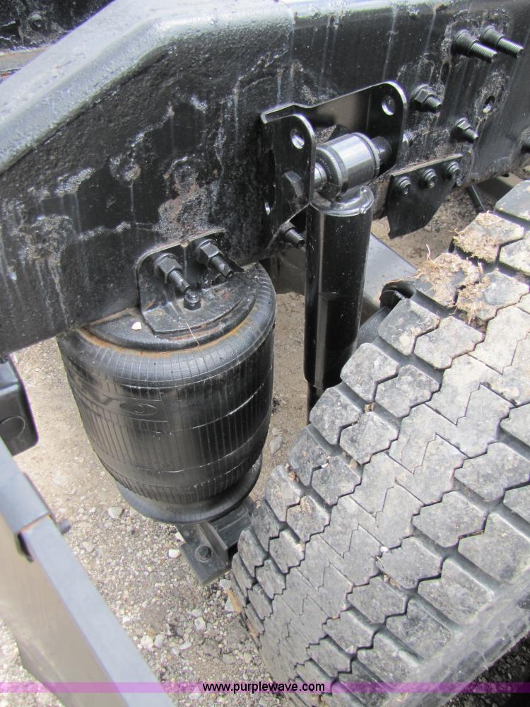 image for item 3091 2003 Volvo VNL 770 semi truck