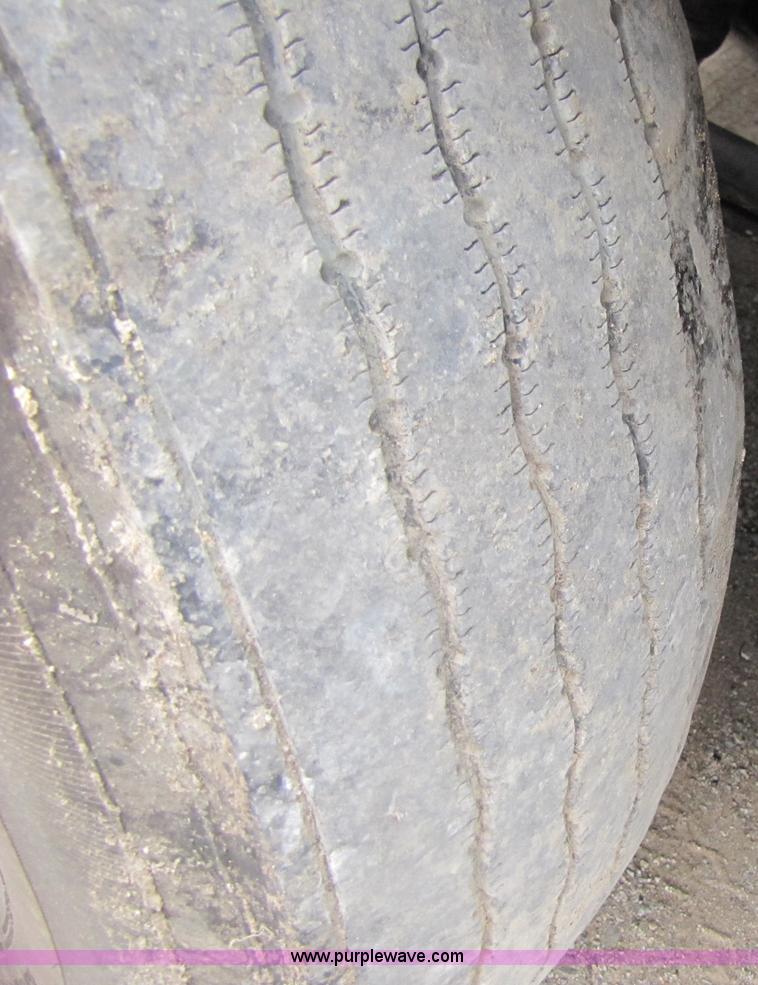 image for item 3091 2003 Volvo VNL 770 semi truck