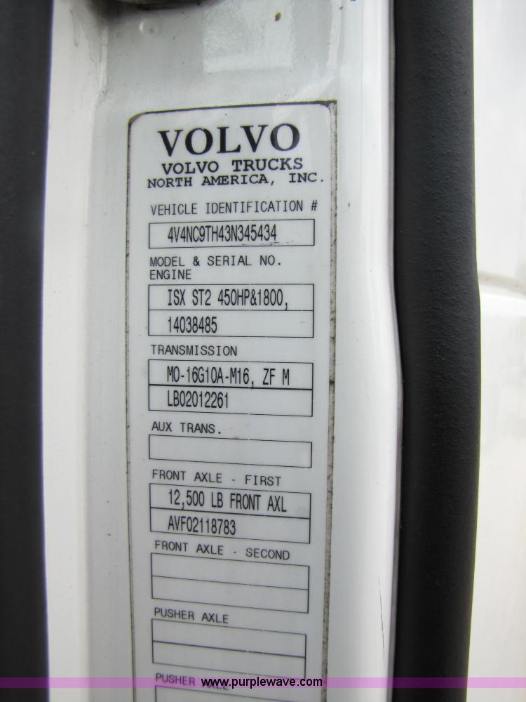 image for item 3091 2003 Volvo VNL 770 semi truck