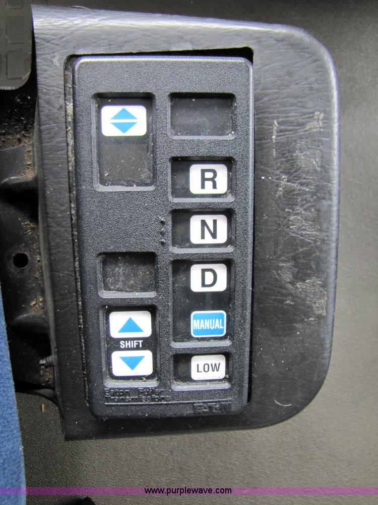 image for item 3092 2003 Volvo VNL 770 semi truck