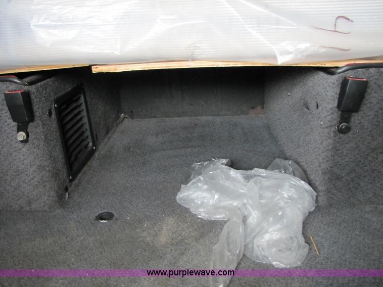 image for item 3092 2003 Volvo VNL 770 semi truck