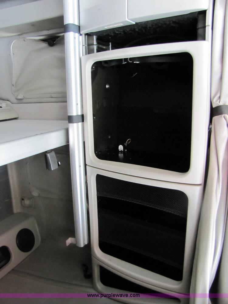 image for item 3092 2003 Volvo VNL 770 semi truck