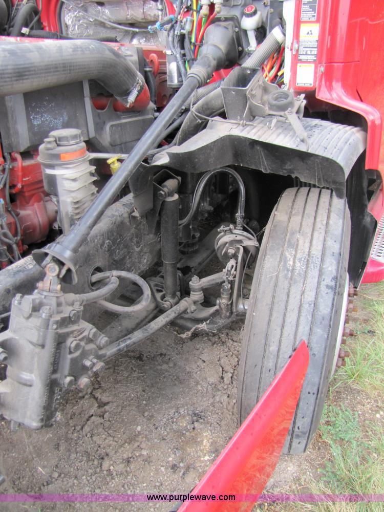 image for item 3092 2003 Volvo VNL 770 semi truck