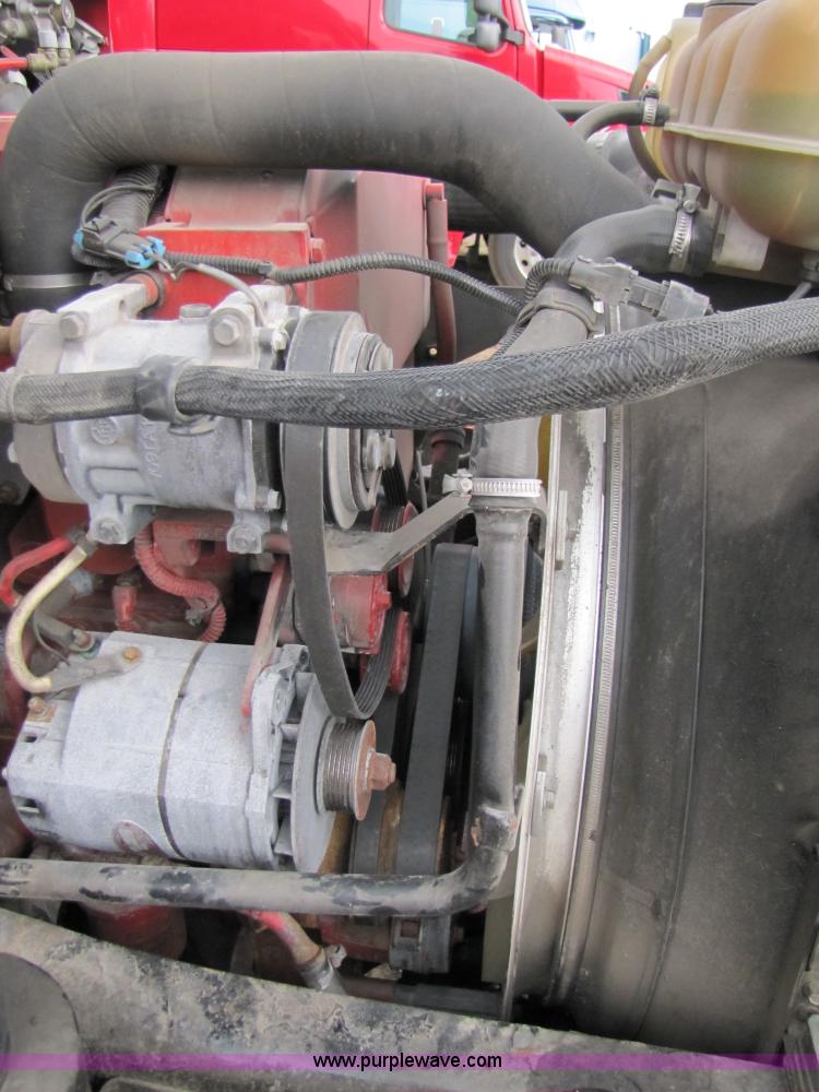 image for item 3092 2003 Volvo VNL 770 semi truck