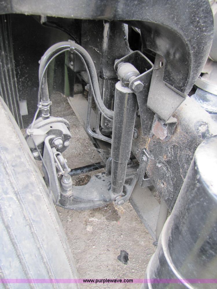 image for item 3092 2003 Volvo VNL 770 semi truck