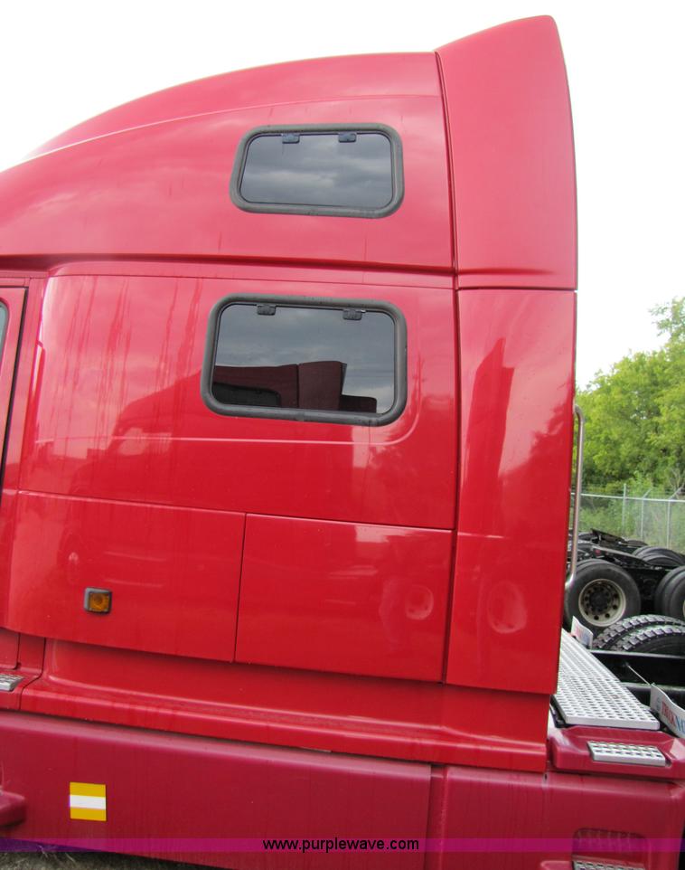 image for item 3092 2003 Volvo VNL 770 semi truck