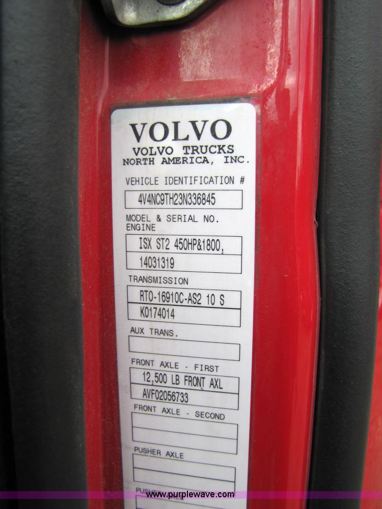 image for item 3092 2003 Volvo VNL 770 semi truck