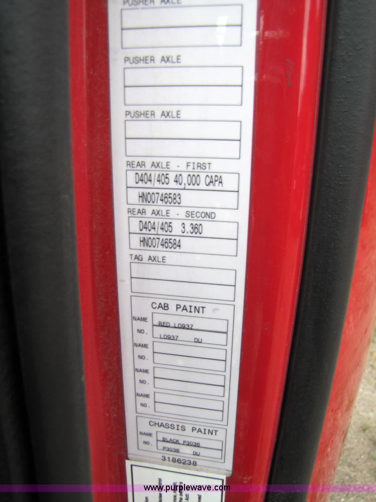 image for item 3092 2003 Volvo VNL 770 semi truck