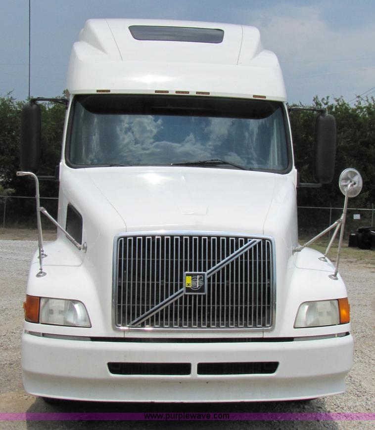 image for item 3093 2003 Volvo VNL 770 semi truck