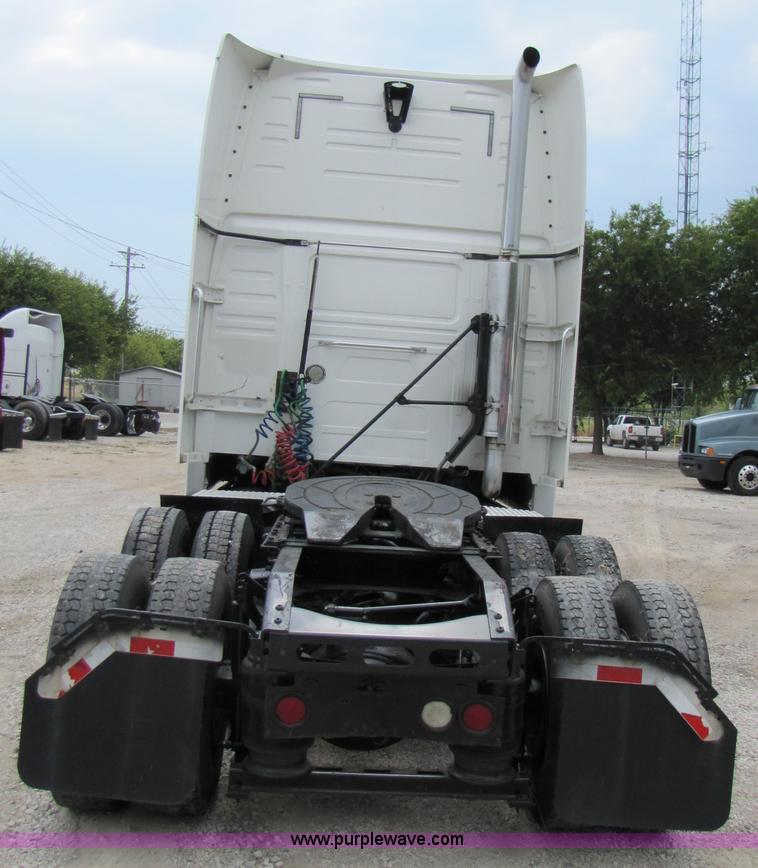 image for item 3093 2003 Volvo VNL 770 semi truck