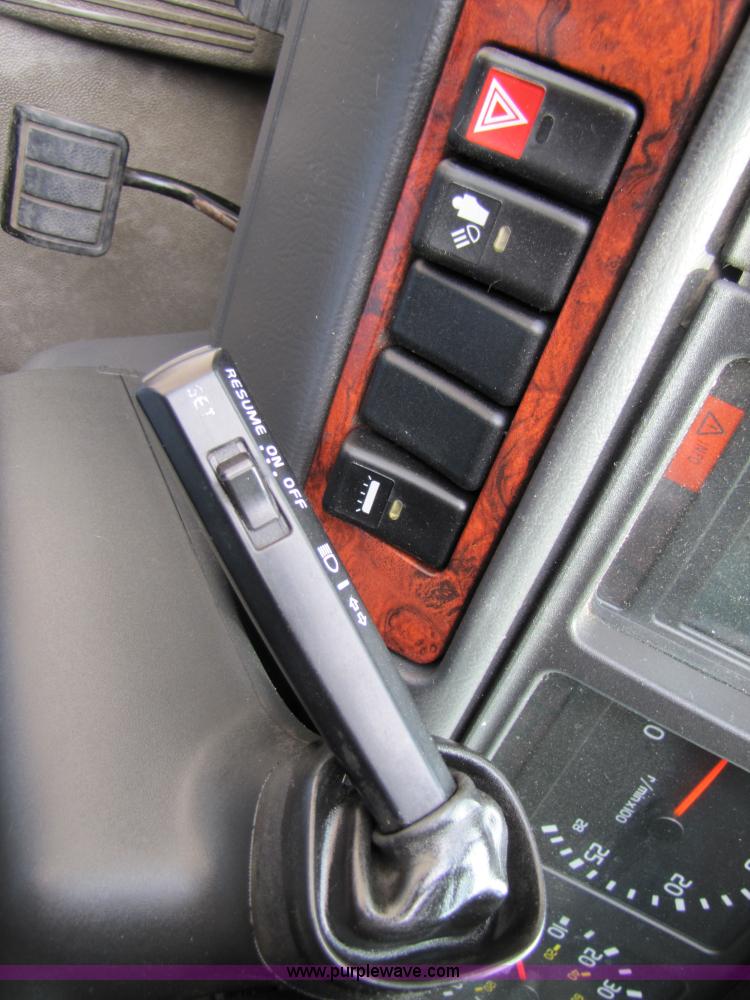 image for item 3093 2003 Volvo VNL 770 semi truck