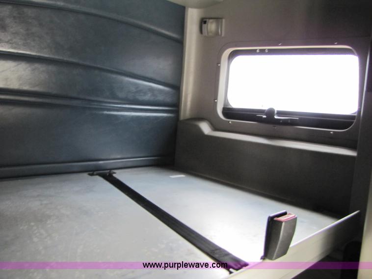 image for item 3093 2003 Volvo VNL 770 semi truck