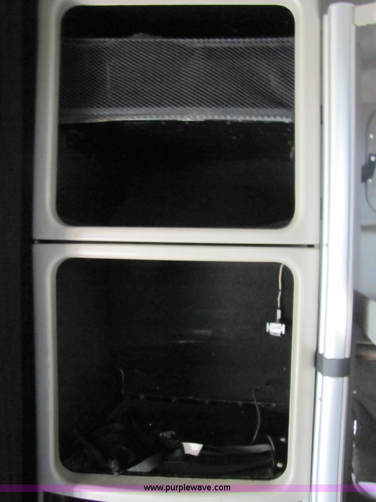 image for item 3093 2003 Volvo VNL 770 semi truck